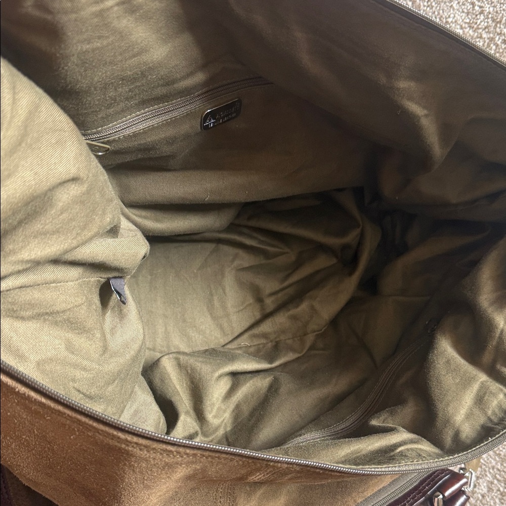 A. Giannetti Elegant Duffel Bag 🧳 - Picture 5 of 17